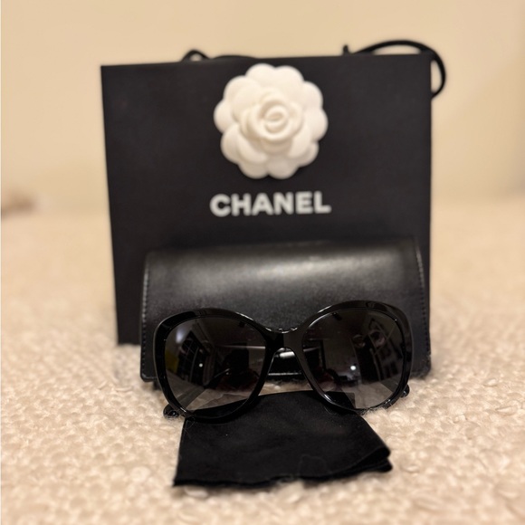 Chanel sunglasses - Picture 6 of 7